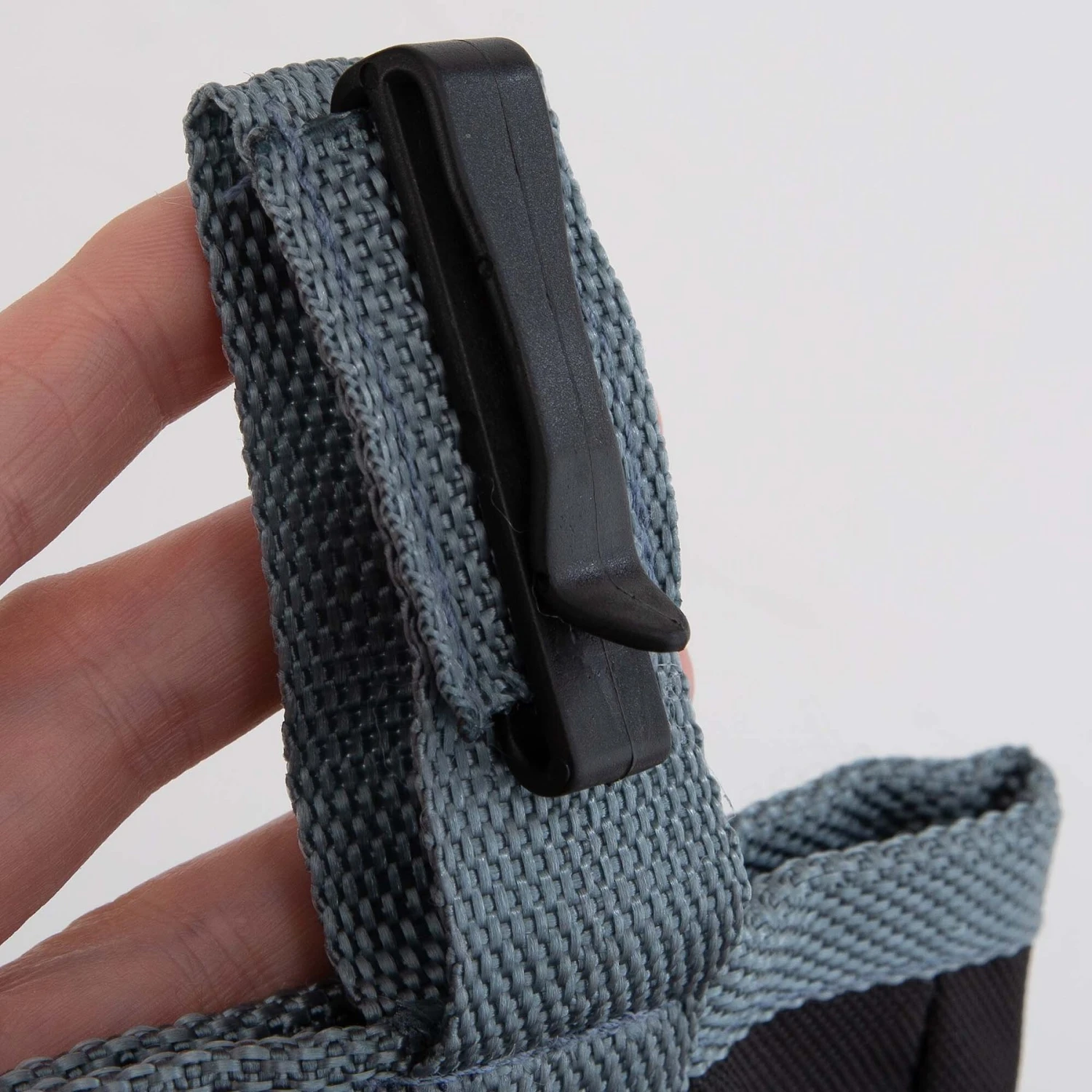 Pounce + Fetch Cat & Dog Training Treats Pouch, Black 5 Pounce + Fetch Cat & Dog Training Treats Pouch, Black - Image 5