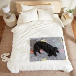 Frisco Plush Cat & Dog Throw Blanket 10 Frisco Plush Cat & Dog Throw Blanket -PetSafe Shop Sale 816702 PT6. AC SS1800 V1701117014